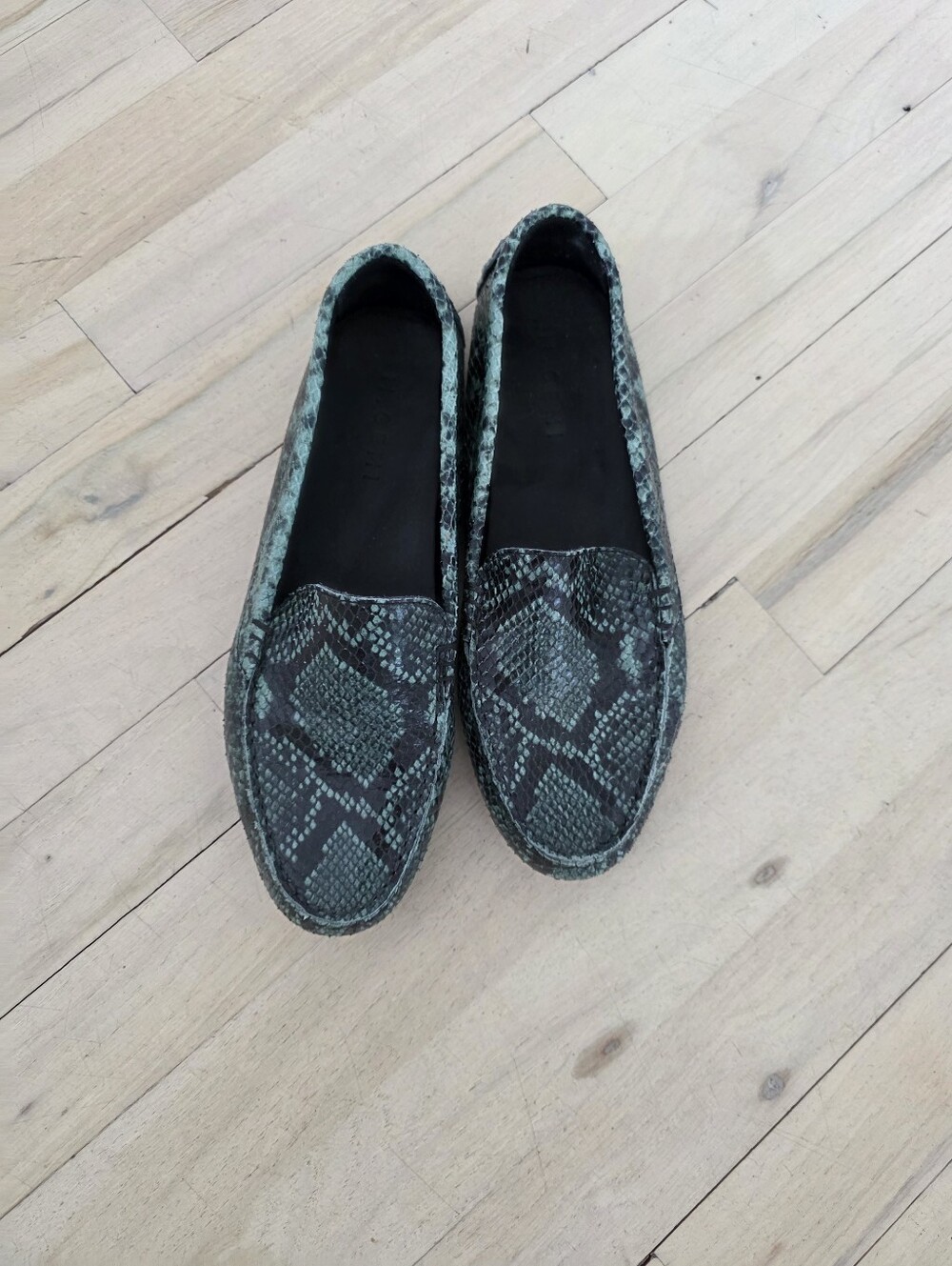 Women's Green Snake-Print Slip-On Driving Shoe.  M Gemi Size 39